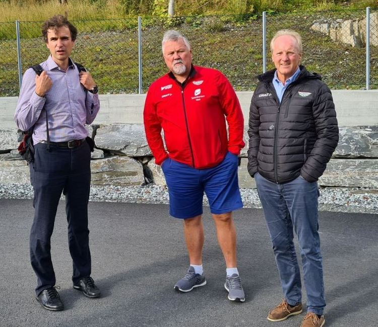 Byråd Endre Tvinnereim, Daglig Leder i Fana IL Hans R.Dankertsen og Styreleder i Fana IL Tor Gjøstein