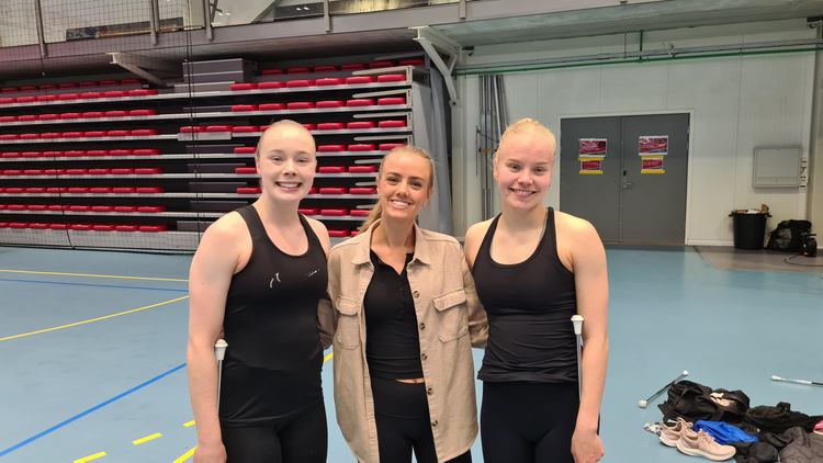 Sofie og Margrethe sammen med trener Frida Aksnes