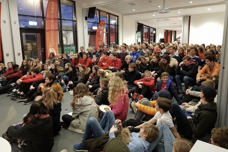 Jo flere, jo bedre. Fana-Atleten samling på NIP.